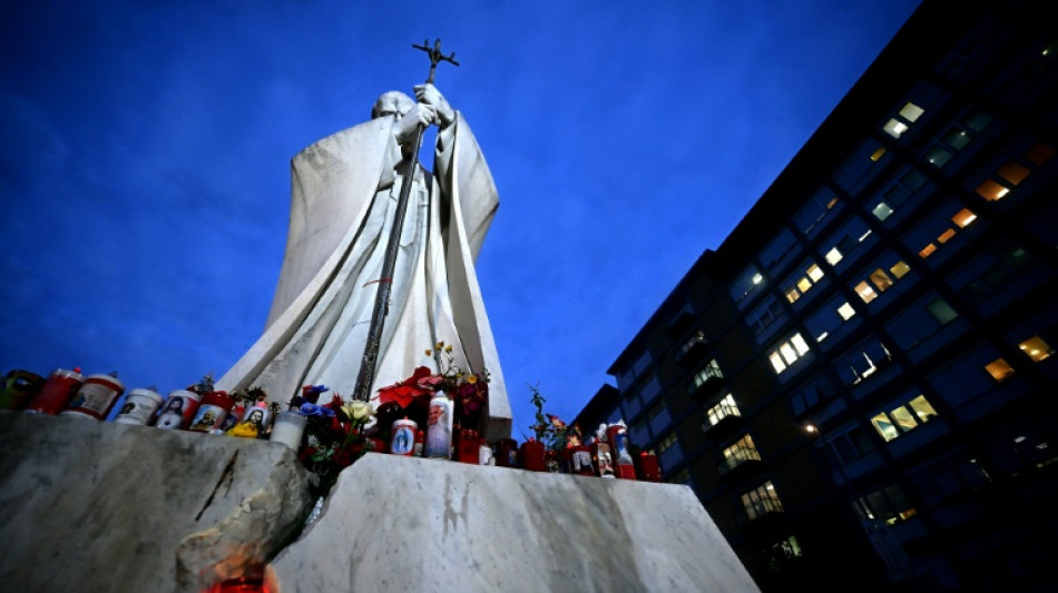 Le pape Fran&ccedil;ois a pass&eacute; une nouvelle "bonne nuit et s'est lev&eacute;", selon le Vatican