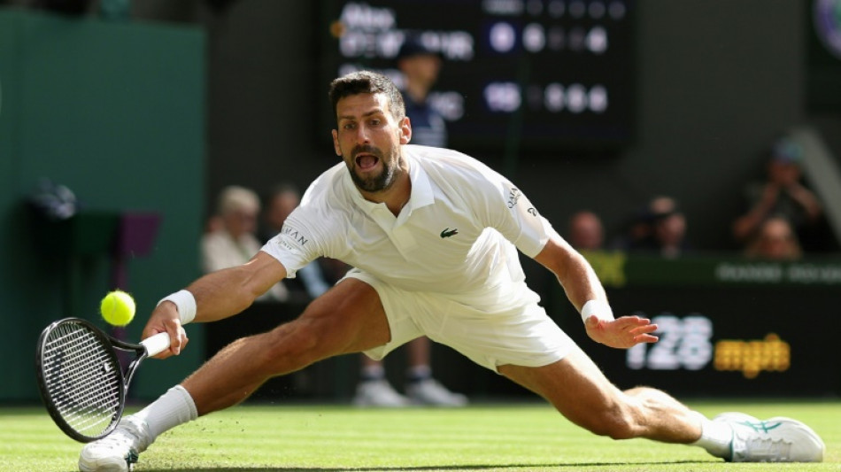 Djokovic avan&ccedil;a &agrave;s quartas em Wimbledon e mant&eacute;m vivo sonho do 25&ordm; Grand Slam