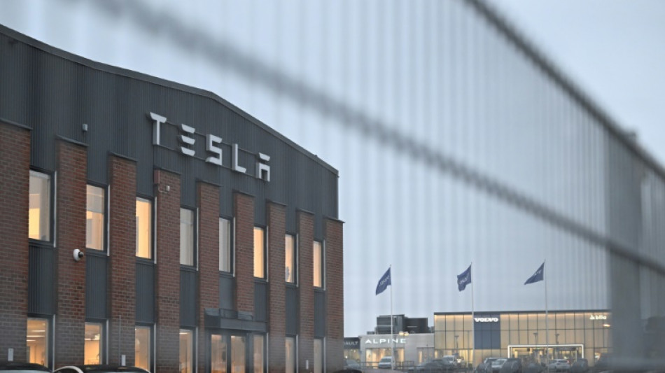 Post-Mitarbeiter in Schweden schließen sich Streik gegen Tesla an