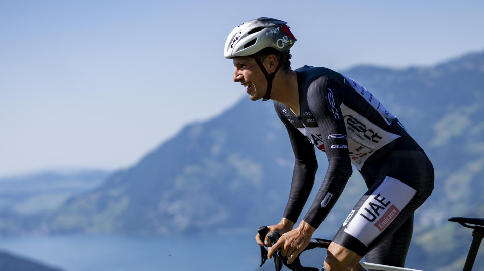 Vuelta: Almeida vince sull'Angliru, Vingegaard sempre leader