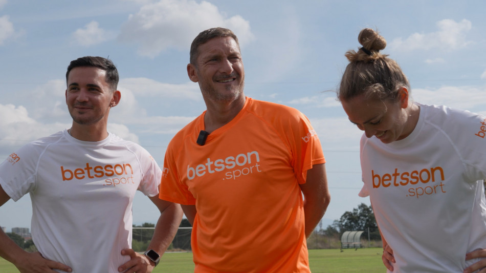 Gli auguri di Totti al ct Gattuso 'spero ci riporti ai Mondiali'