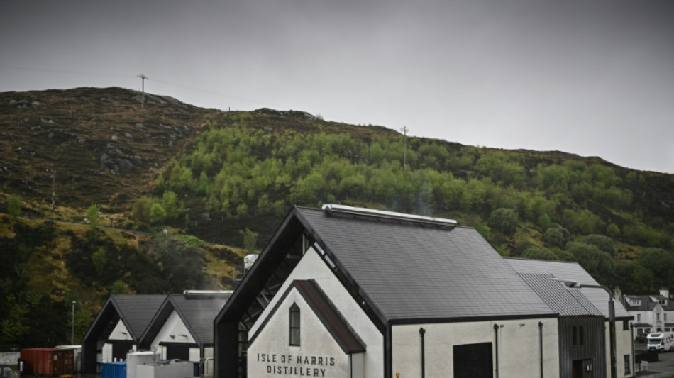 Sur une &icirc;le &eacute;cossaise, les difficult&eacute;s d'une distillerie aggravent la crainte du d&eacute;peuplement