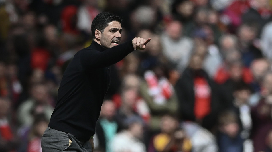 Premier: l'Arsenal perde in casa, assist al manchester United