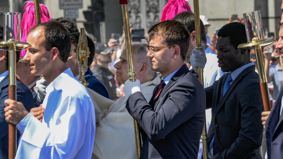 ++ Il Papa, 'virt&ugrave; e capacit&agrave; ma troppi poveri sono esclusi' ++