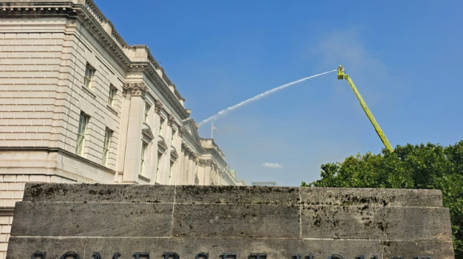 Incendie sur le toit d'un centre d'art &agrave; Londres, une centaine de pompiers mobilis&eacute;s