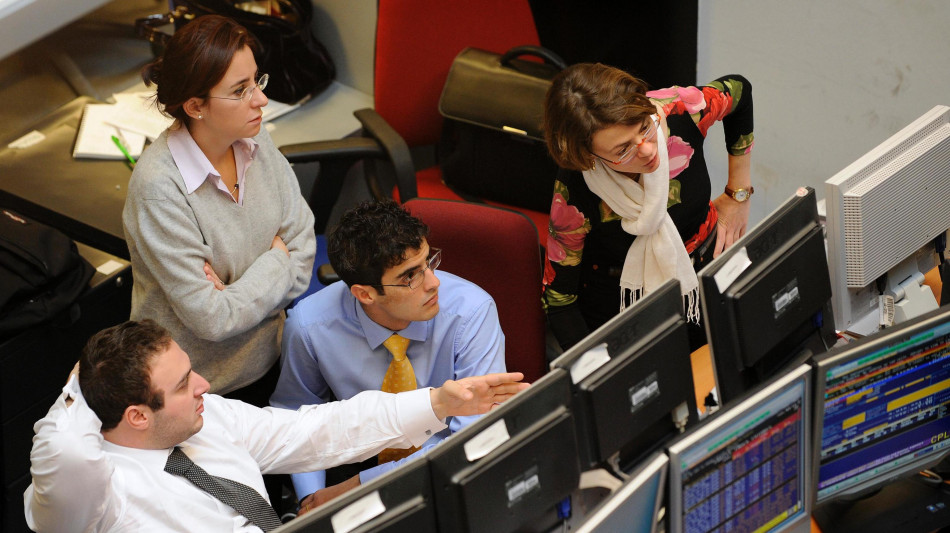 Borsa: Stellantis pesa su Milano, gi&ugrave; anche Iveco