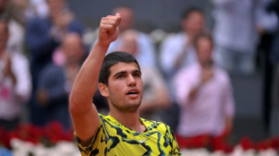 Alcaraz vence na estreia em Madri e vai enfrentar Dimitrov; Ruud &eacute; eliminado