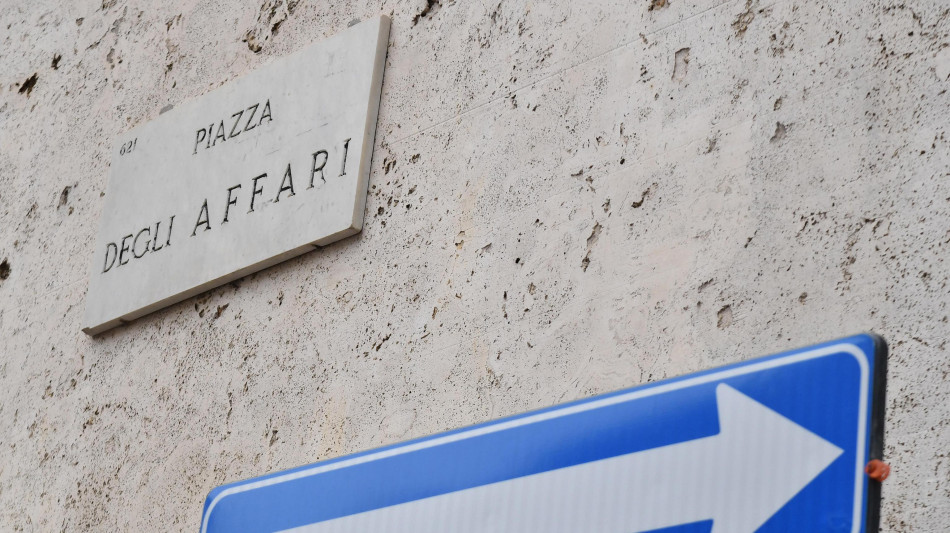 Borsa: Milano sale piano (+0,2%) con Tim e Buzzi, male Tenaris