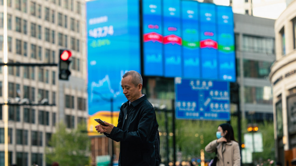 Borsa: Shanghai apre poco mossa, Shenzhen a +0,19%