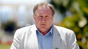 Depardieu met sa Légion d'honneur "à la disposition" de la ministre de la Culture 