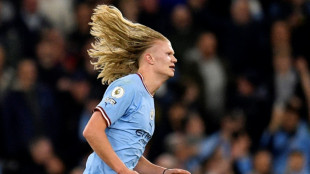 Manchester City goleia l&iacute;der Arsenal (4-1) e fica s&oacute; dois pontos atr&aacute;s