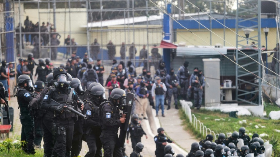 Le pr&eacute;sident du Guatemala d&eacute;clare l'&eacute;tat de si&egrave;ge apr&egrave;s des meurtres de policiers par des gangs