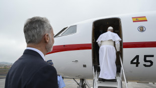 Decollato il Falcon del re Felipe con a bordo papa Leone