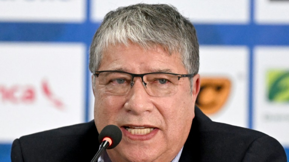 'Bolillo' G&oacute;mez promete luchar para llevar a El Salvador al Mundial