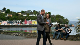 William e Kate publicam foto romântica em bodas discretas na Escócia