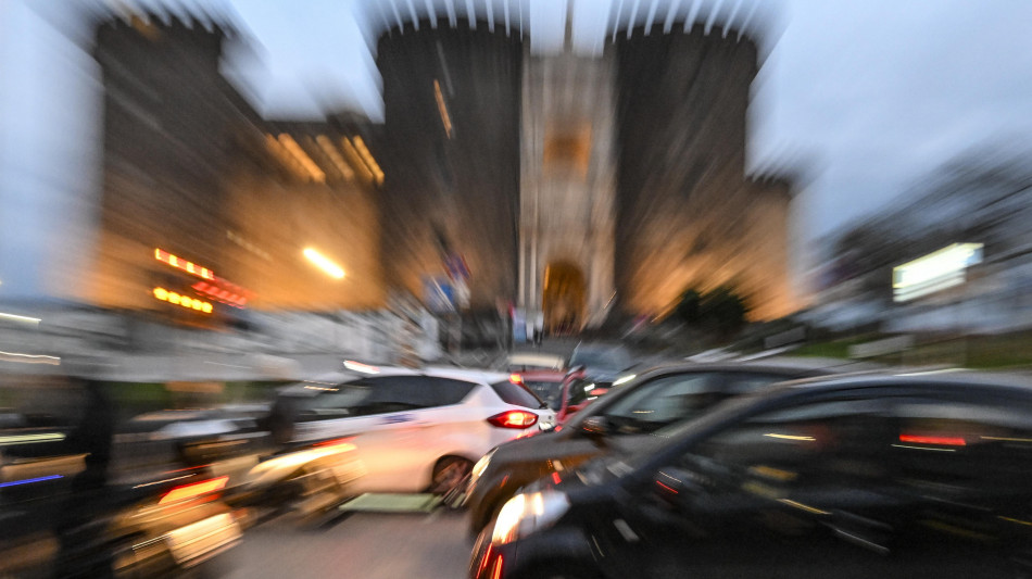 Isfort, 41,3 milioni auto, ferme per il 95% della giornata