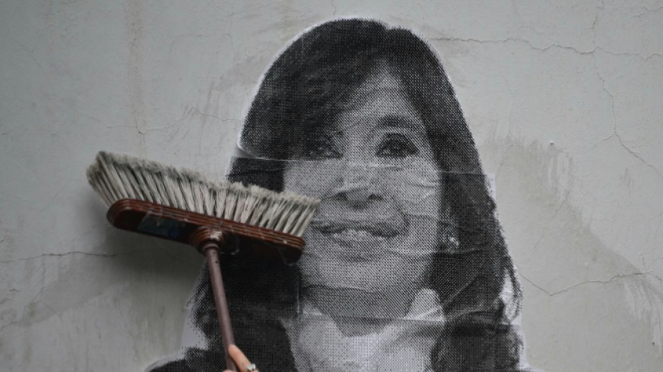 Cristina Kirchner vai cumprir seis anos de pris&atilde;o domiciliar em Buenos Aires