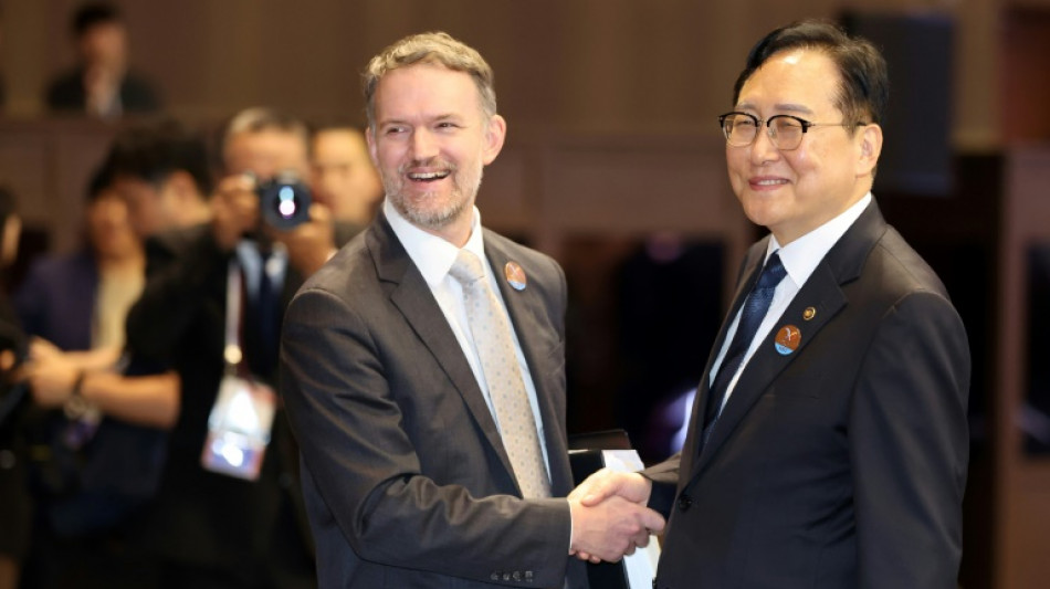 APEC says 'concerned' over challenges to global trade 