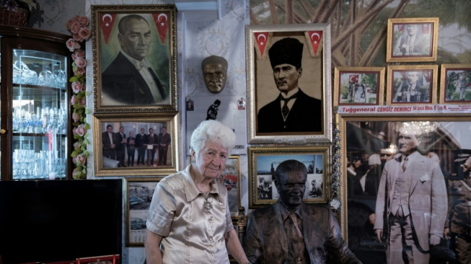 Dans l'ouest de la Turquie: sa vie avec Atat&uuml;rk