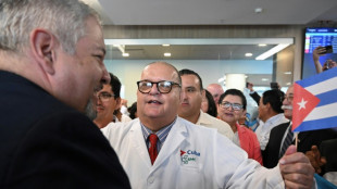 Sob críticas, 100 médicos cubanos chegam para trabalhar em Honduras