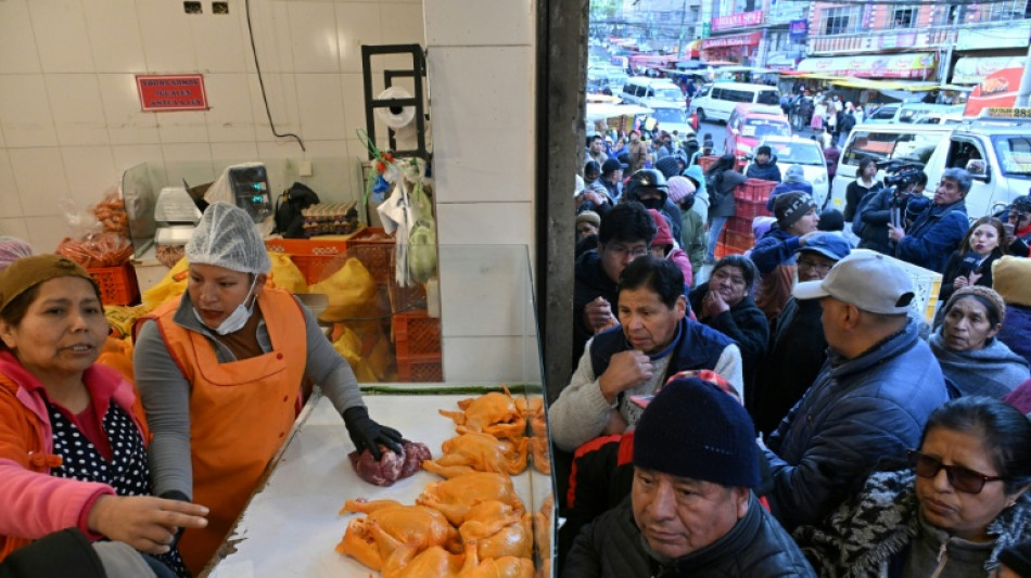 Bolivianos desesperados tratan de surtirse de v&iacute;veres, cada vez m&aacute;s caros