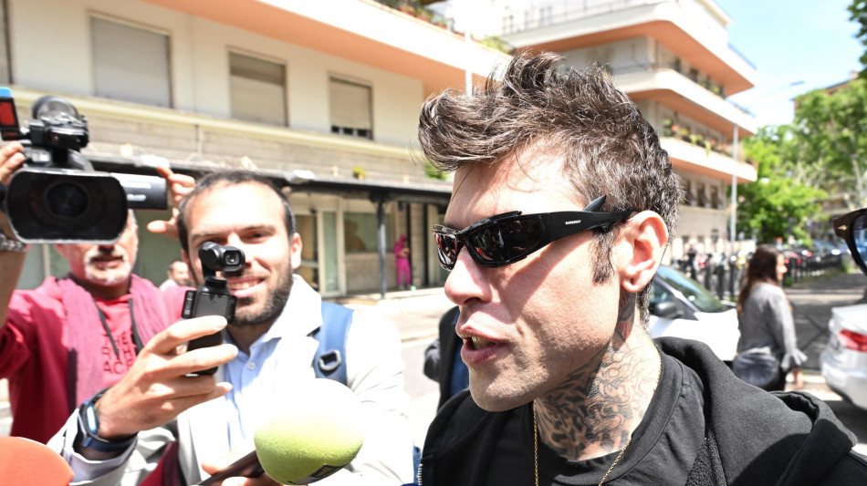 Fedez, 'non so perch&eacute; dicano che sono in fin di vita'