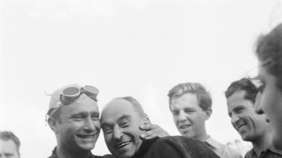 Un Mercedes de F1 que condujo Fangio, vendido por un precio r&eacute;cord