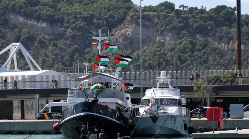 Flotilha com ajuda humanit&aacute;ria para Gaza volta a zarpar de Barcelona
