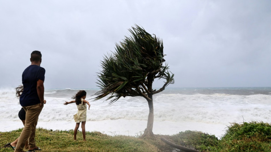 Alerta roja en la isla francesa de La Reunión por un ciclón que deja 12 heridos