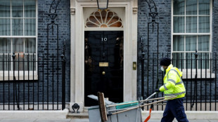 Polic&iacute;a investiga fiestas prohibidas que ponen a Boris Johnson en la cuerda floja