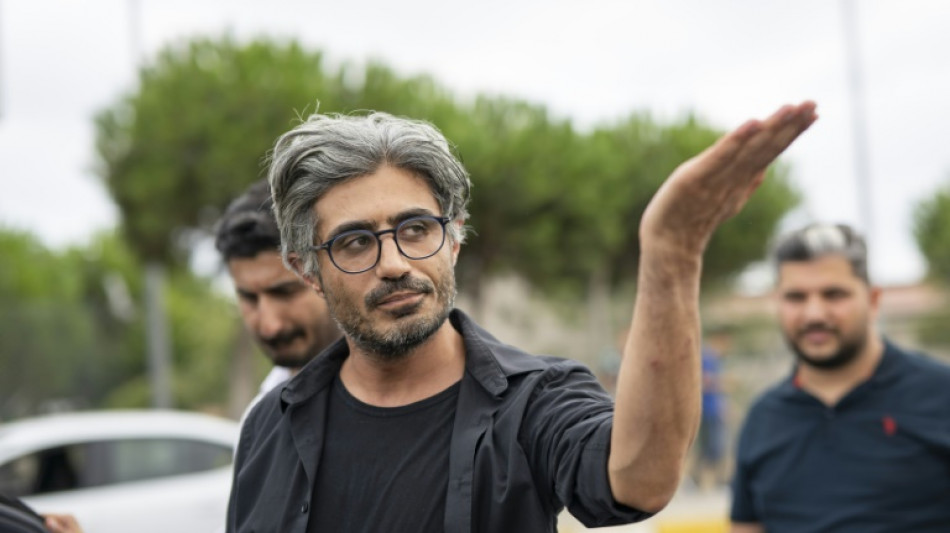 Somm&eacute; par SMS, un journaliste turc regagne sa prison pour la 5e fois