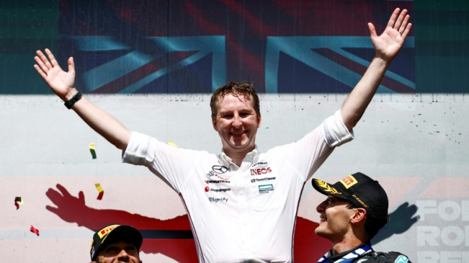 Hamilton gana GP de B&eacute;lgica de F1 tras la descalificaci&oacute;n de su compa&ntilde;ero Russell
