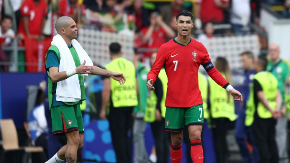 Portugal aplasta la revoluci&oacute;n turca y avanza a octavos, B&eacute;lgica en peligro