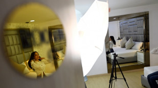 Detr&aacute;s de c&aacute;maras: los abusos contra las modelos webcam en Colombia