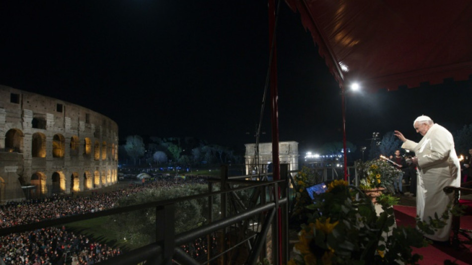 Papst betet bei Karfreitags-Zeremonie in Rom für den Frieden