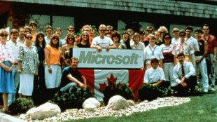 Microsoft completa 50 anos em meio a desafio da IA