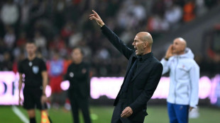 Foot: Zidane r&eacute;ussit sa premi&egrave;re &agrave; la t&ecirc;te des Bleus 