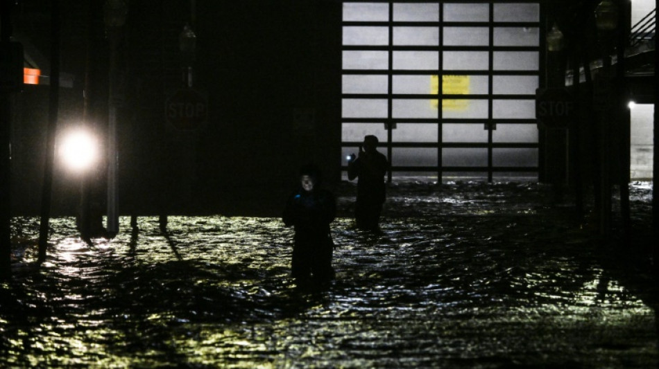 Furac&atilde;o espalha destrui&ccedil;&atilde;o pela Fl&oacute;rida e deixa pelo menos quatro mortos