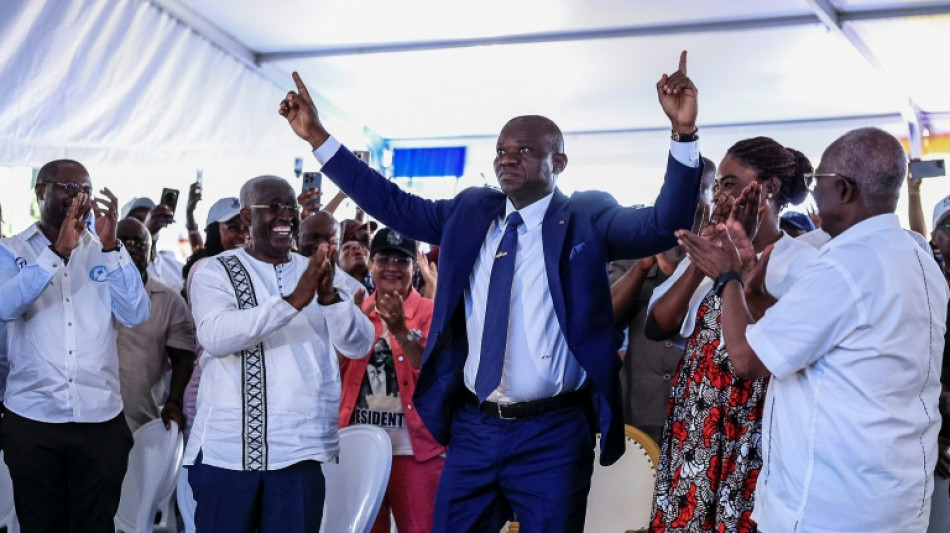 Le Gabon intr&ocirc;nise l'ancien g&eacute;n&eacute;ral putschiste Oligui Nguema