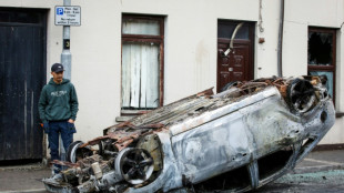 Appels au calme apr&egrave;s une deuxi&egrave;me nuit d'&eacute;meutes en Irlande du Nord