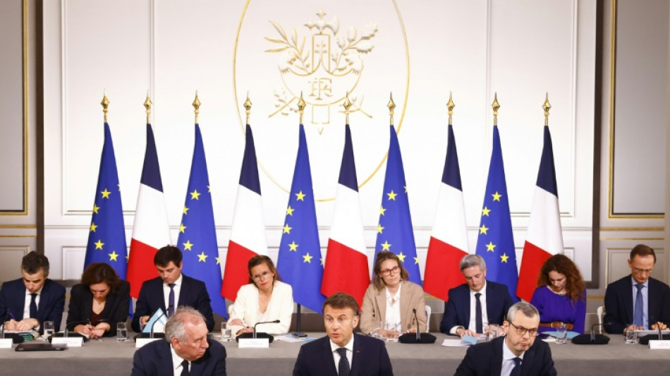 Macron calls for suspension of investment in US until tariffs clarified