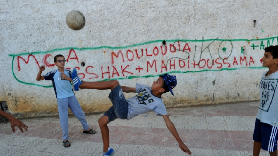 Un muerto y once heridos por incidente en gradas de estadio en Argelia
