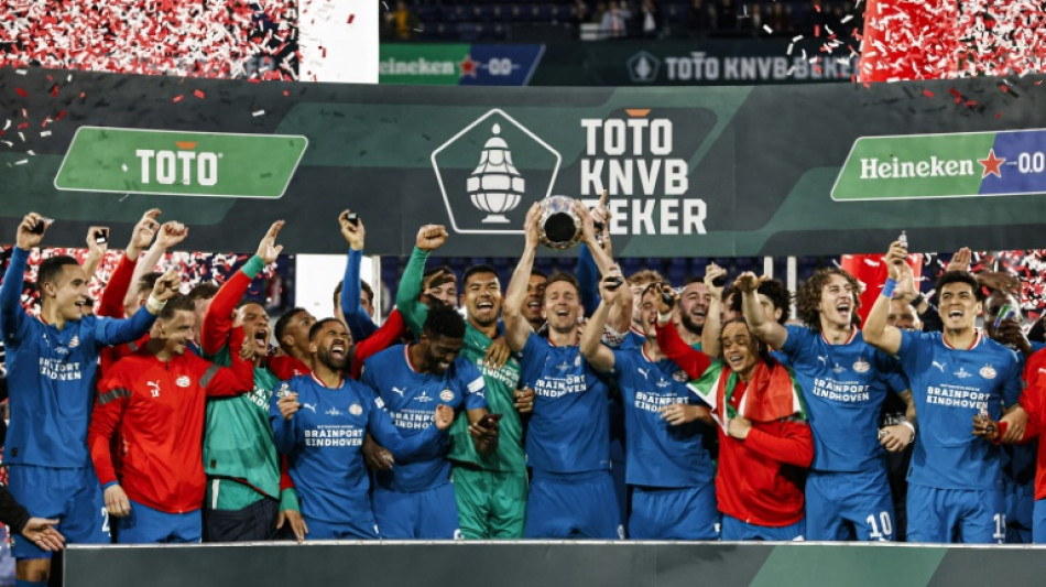 PSV vence Ajax nos p&ecirc;naltis e &eacute; bicampe&atilde;o da Copa da Holanda