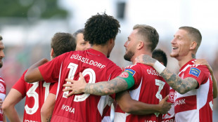 D&uuml;sseldorf springt an Tabellenspitze - St. Pauli stolpert