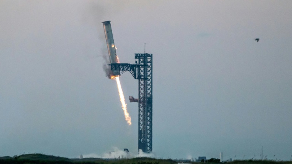 Megafoguete da SpaceX, pronto para o s&eacute;timo voo de teste