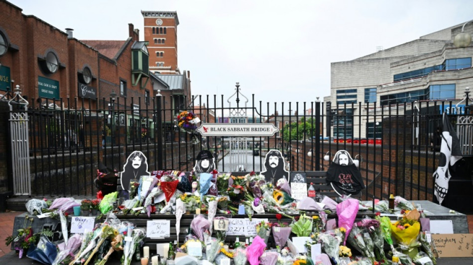 A Birmingham, les fans d'Ozzy Osbourne se recueillent en m&eacute;moire d'une "ic&ocirc;ne de la ville"