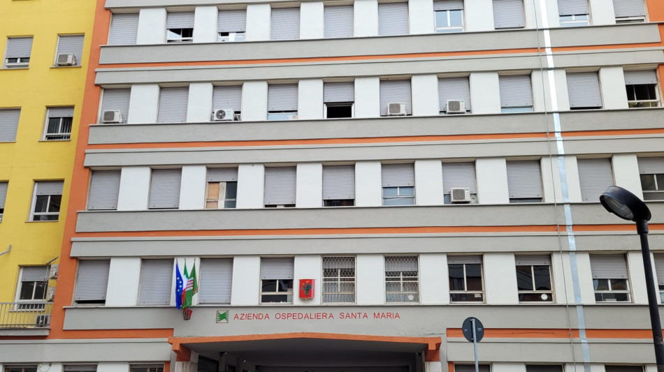 Donna incinta precipita dalla finestra, morto il bambino