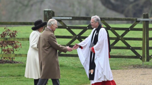 Rei Charles III participa da missa dominical em Sandringham