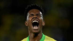 Brasil vence Chile (3-0) e assume vice-lideran&ccedil;a das Eliminat&oacute;rias