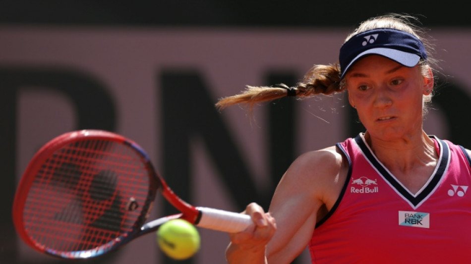 Rybakina avan&ccedil;a sem problemas em Roland Garros; Krejcikova &eacute; eliminada